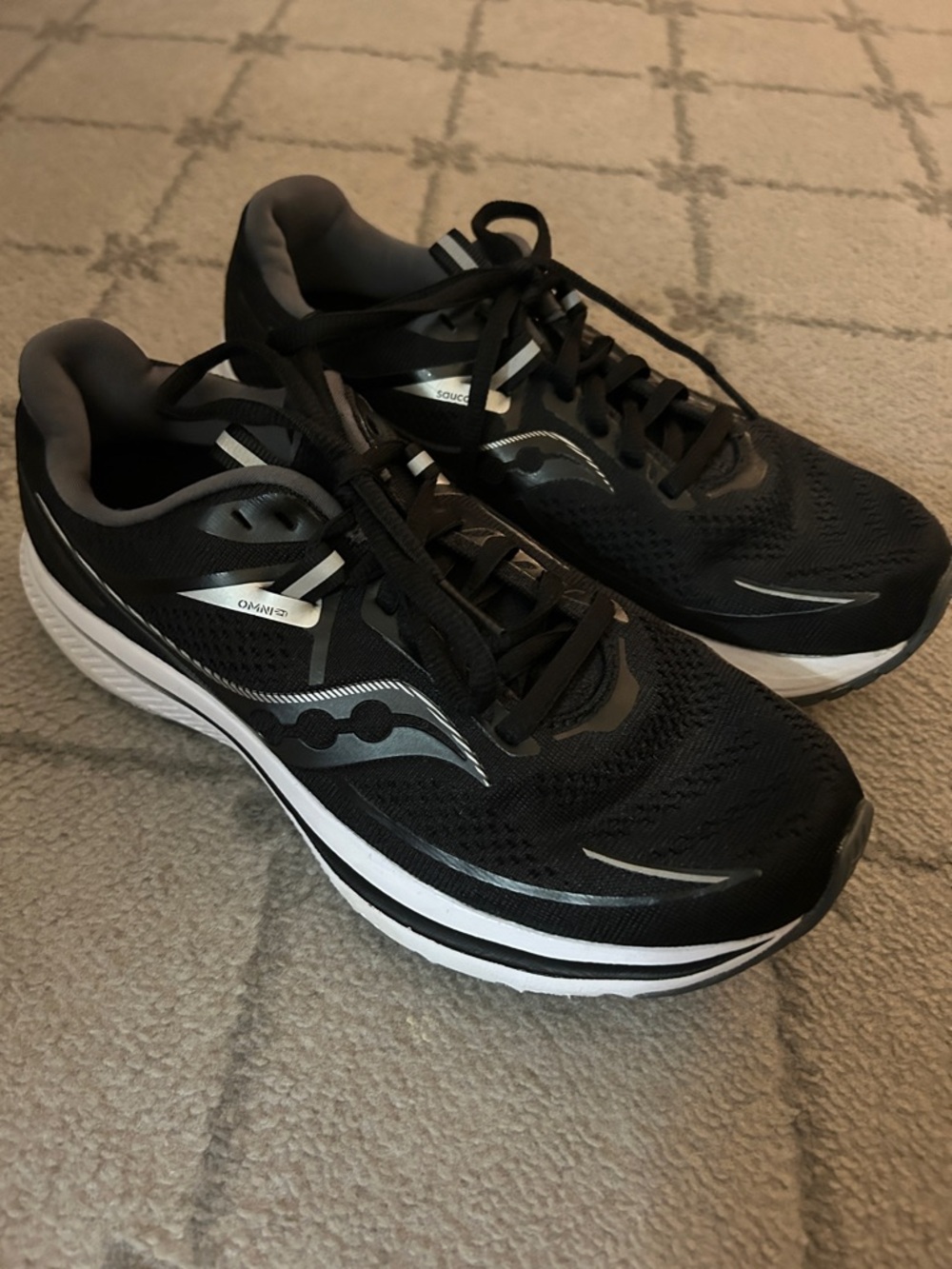Saucony Women's Omni 21 Stability Trainer Sneaker